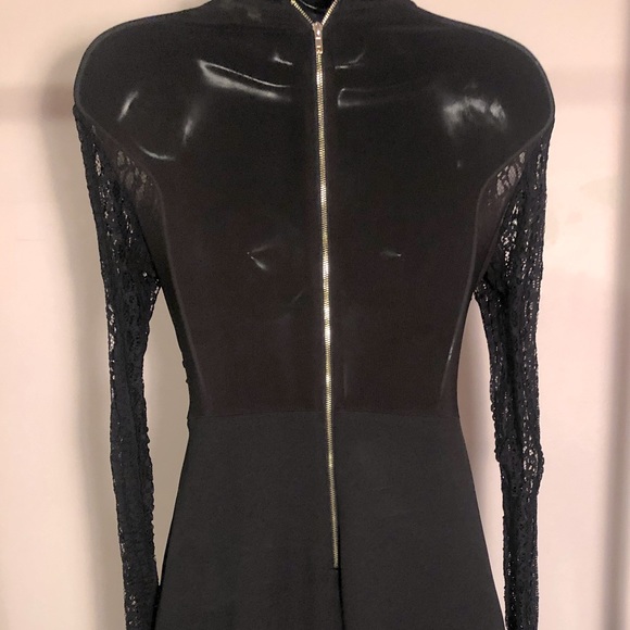 Black long sleeve dress, back is see trough - Picture 4 of 8